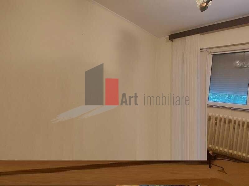 Emil Racovita - Turnu Magurele Vanzare apartament 4 camere semidecomandat