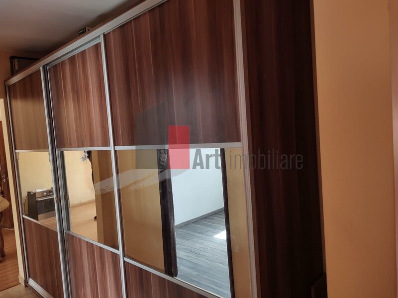 Emil Racovita - Turnu Magurele Vanzare apartament 4 camere semidecomandat